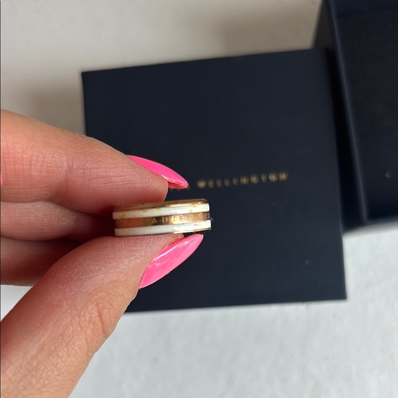 Daniel Wellington Gold Cuff Bracelet and ring - Picture 4 of 7